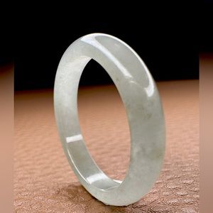 SIZE  10 NATURAL MYANMAR LIGHT GREEN COLOR JADEITE JADE RING,THICKNESS-4.3x2.8mm